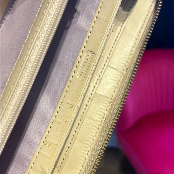 Coach Poppy Zippy Wallet Gold - Picture 8 of 10